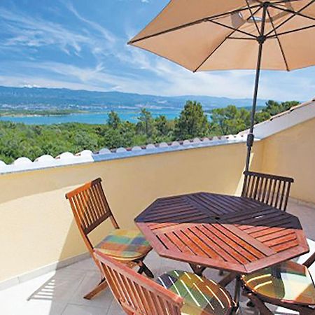 Gorgeous Apartment In Malinska With Kitchen ภายนอก รูปภาพ