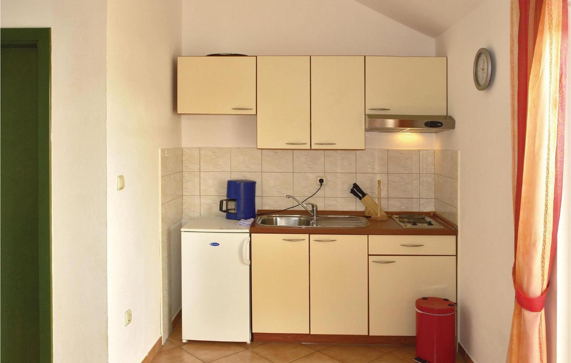Gorgeous Apartment In Malinska With Kitchen ภายนอก รูปภาพ