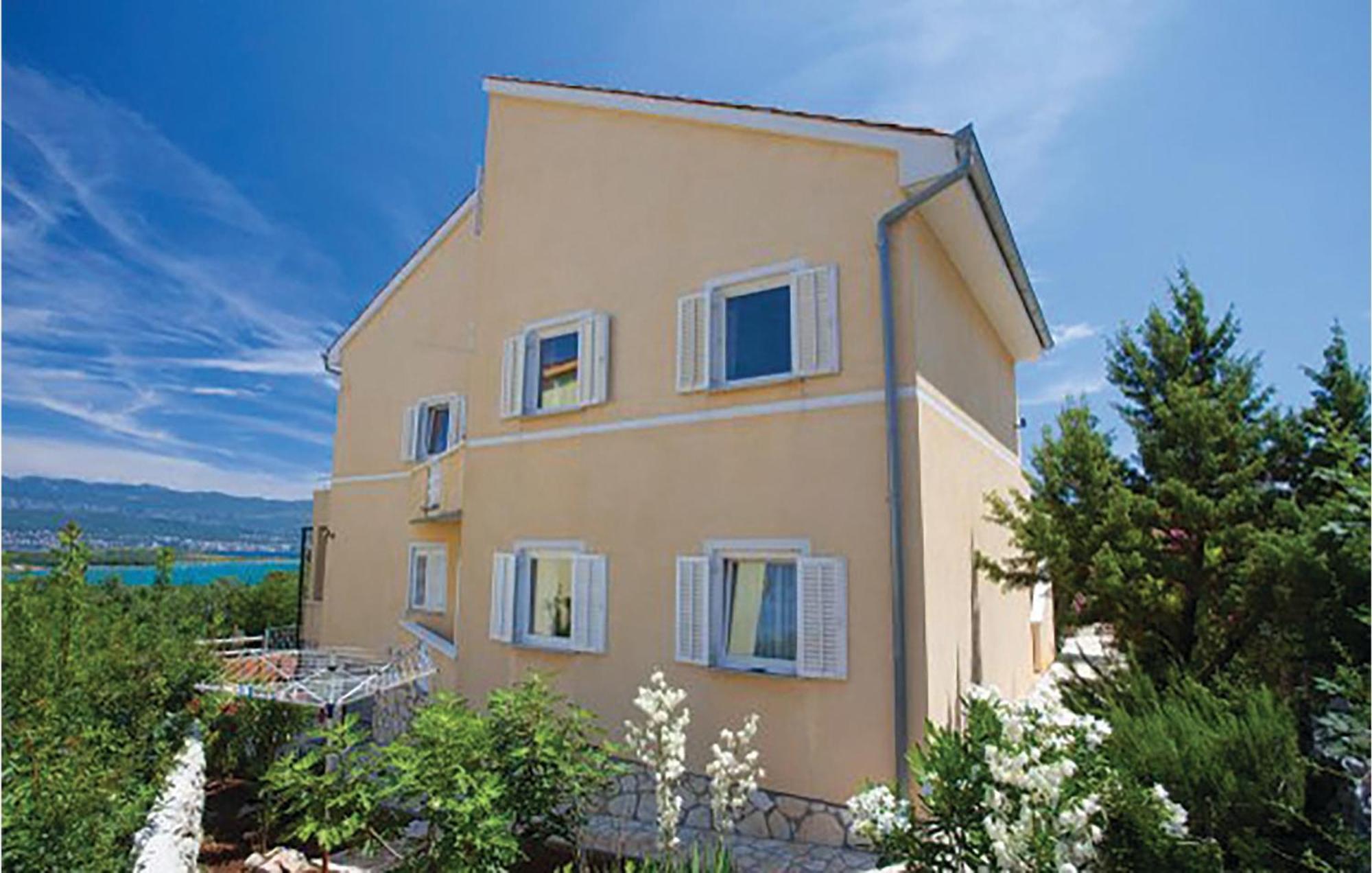 Gorgeous Apartment In Malinska With Kitchen ภายนอก รูปภาพ