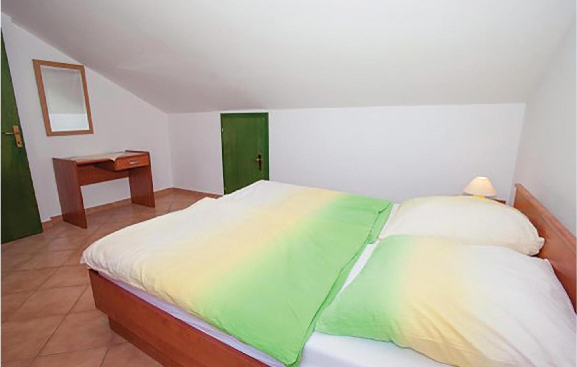 Gorgeous Apartment In Malinska With Kitchen ภายนอก รูปภาพ