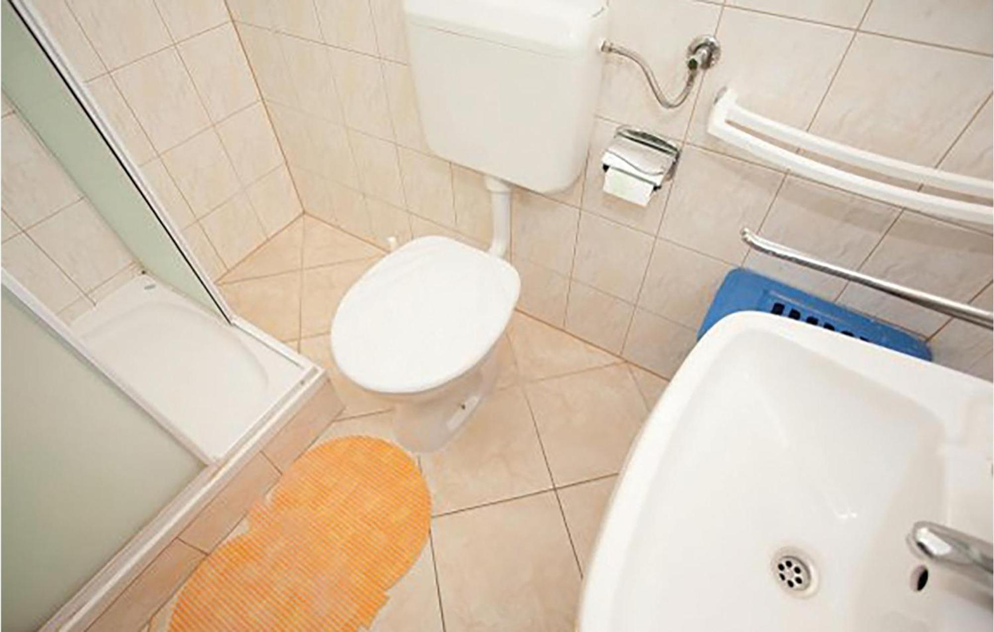 Gorgeous Apartment In Malinska With Kitchen ภายนอก รูปภาพ