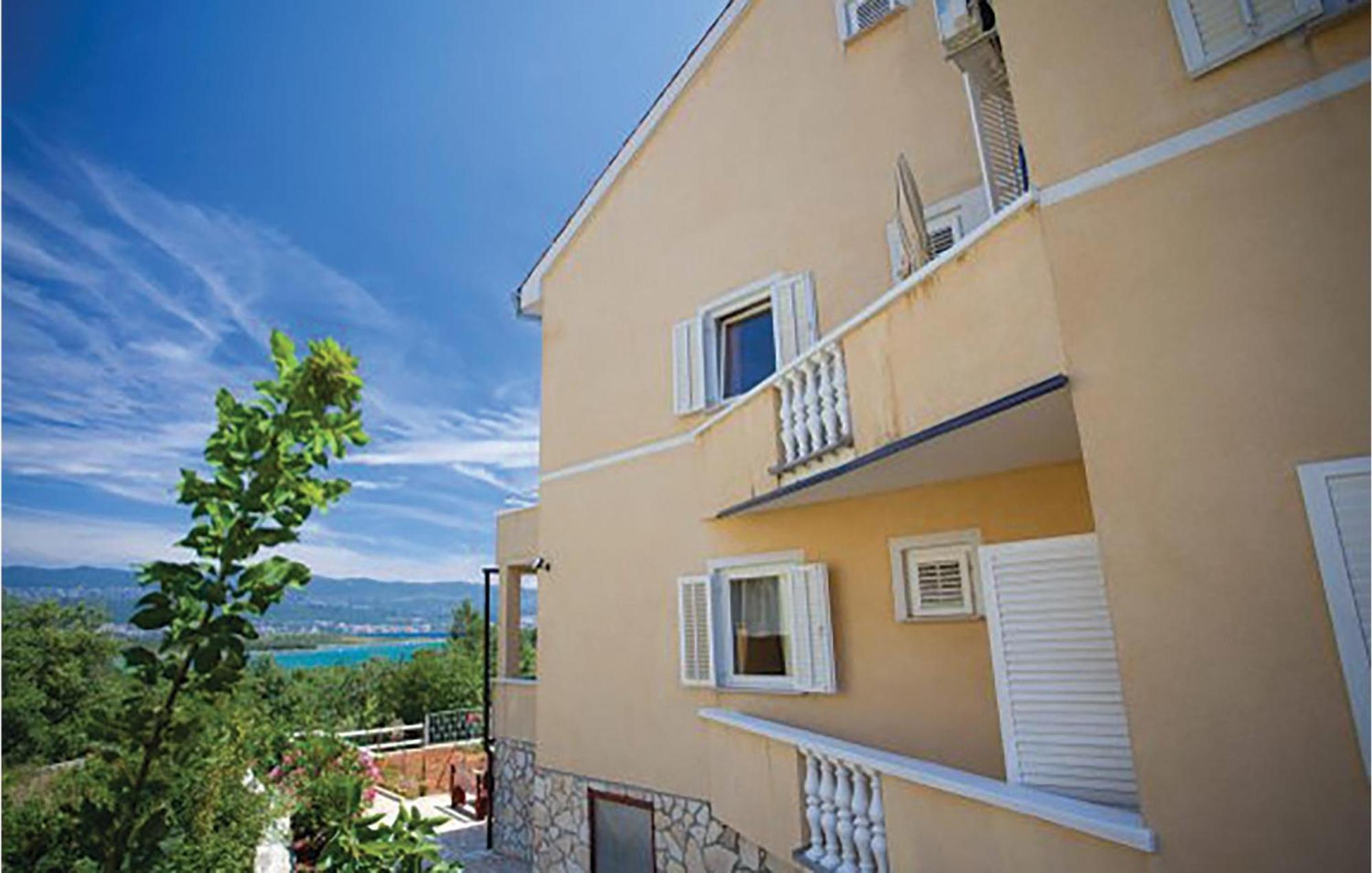 Gorgeous Apartment In Malinska With Kitchen ภายนอก รูปภาพ